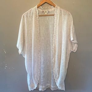 Pink rose open top in white size medium with knit on bottom and collar